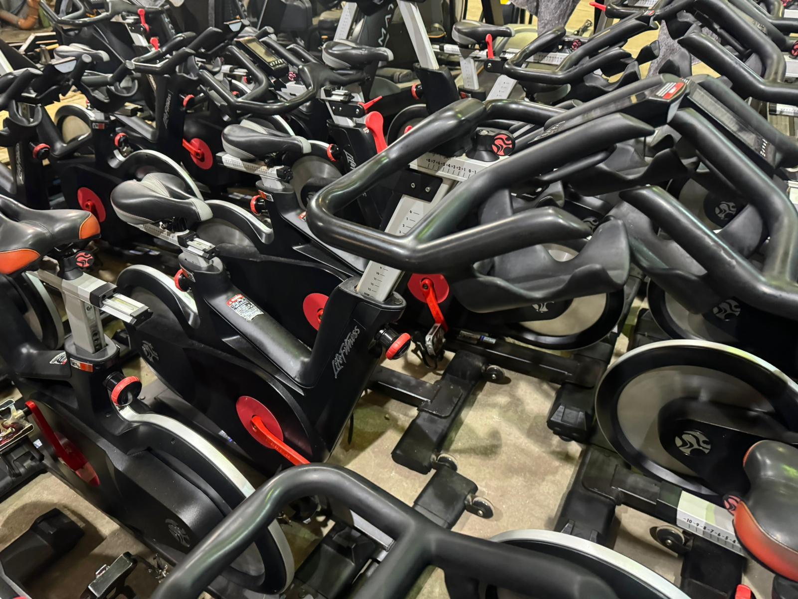 Life Fitness دراجة داخلية