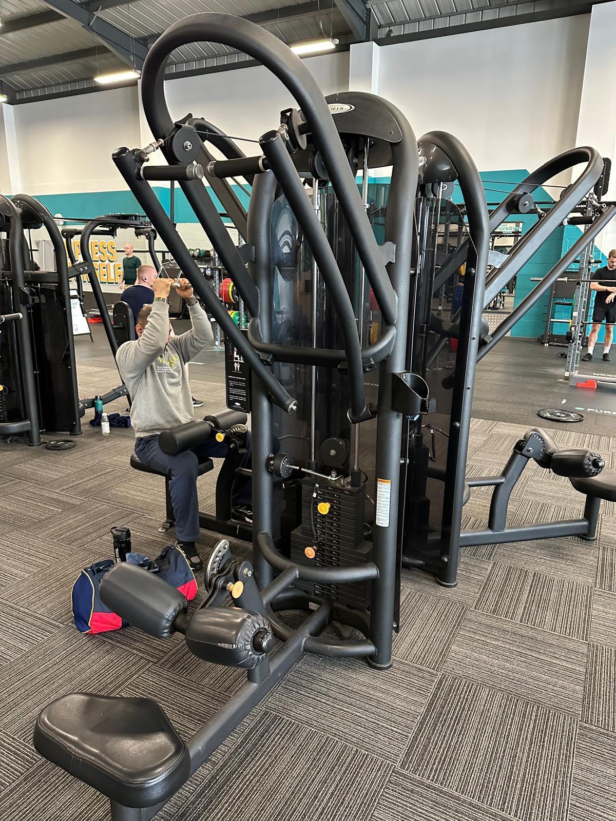 Matrix Aura Diverging Lat Pulldown